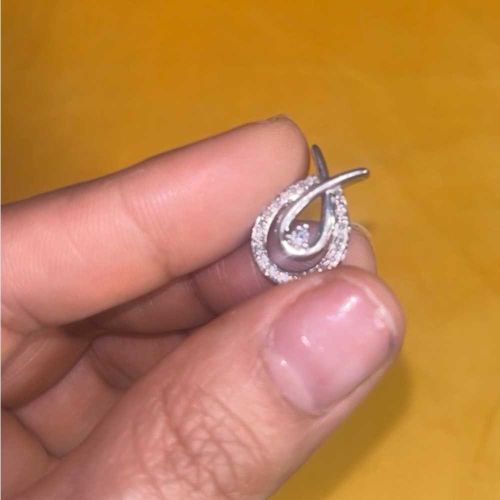 Elegant Silver Teardrop Pendant